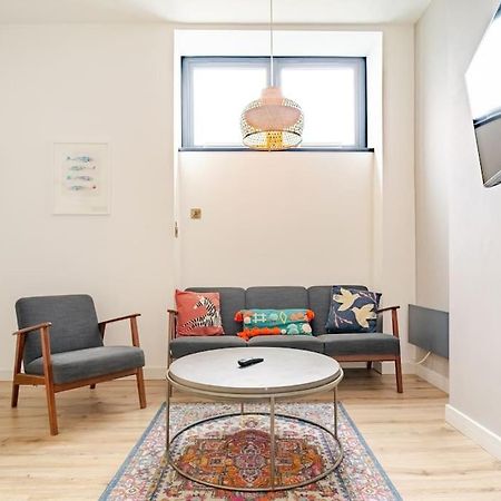 Stunning 2 Bed Apartment, Heart Of The Barbican พลีมัธ ภายนอก รูปภาพ