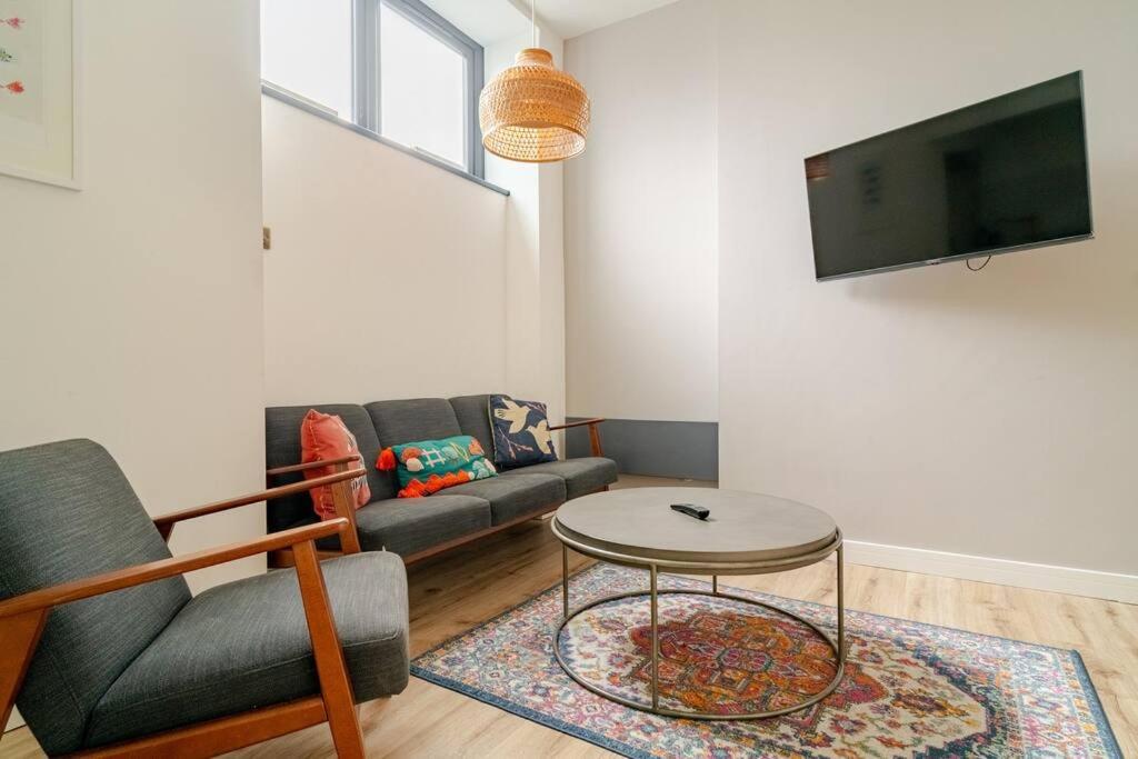 Stunning 2 Bed Apartment, Heart Of The Barbican พลีมัธ ภายนอก รูปภาพ