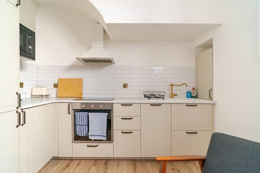 Stunning 2 Bed Apartment, Heart Of The Barbican พลีมัธ ภายนอก รูปภาพ