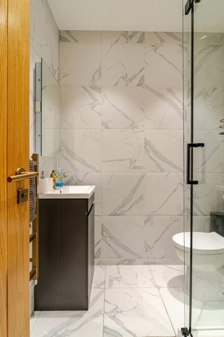 Stunning 2 Bed Apartment, Heart Of The Barbican พลีมัธ ภายนอก รูปภาพ