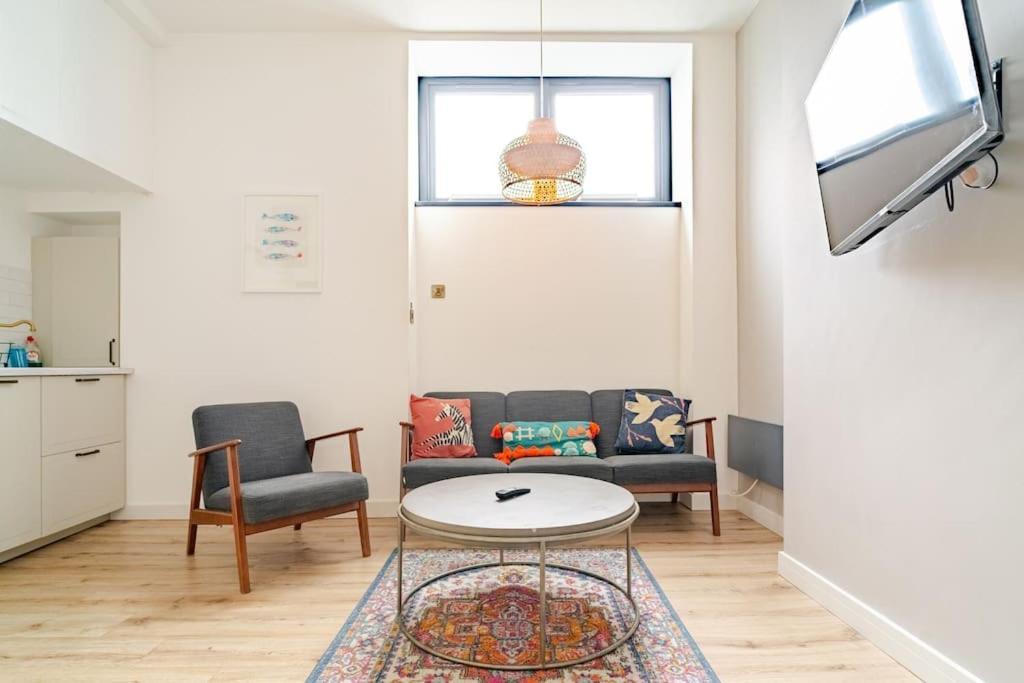 Stunning 2 Bed Apartment, Heart Of The Barbican พลีมัธ ภายนอก รูปภาพ